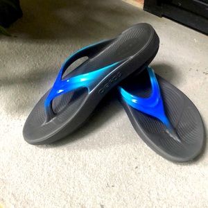 Blue and black Oofos